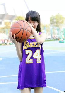 180cm女网红篮球,球场上的时尚焦点