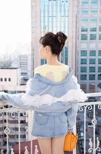 网红拍照姿势打卡,解锁拍照新姿势，轻松成为镜头焦点