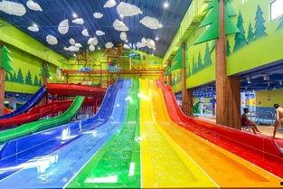 女网红去水上乐园拍照,女网红畅游夏日欢乐时光