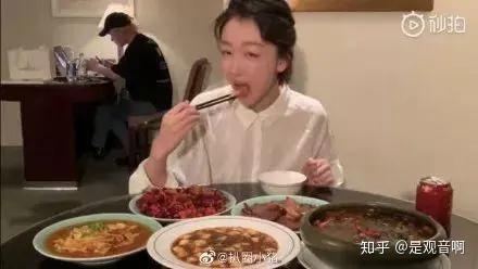 明星讲述吃饭视频,镜头背后的美食故事