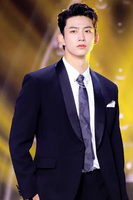 韩国唱歌男明星,盘点韩国人气唱歌男明星风采