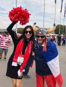 球迷与女护士吃瓜,一场意外的“吃瓜”盛宴