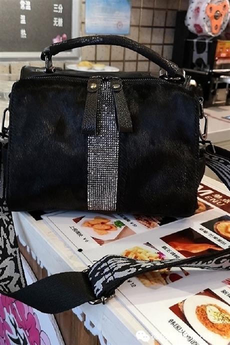 三八网红手提包,三八网红手提包，引领都市女性风尚