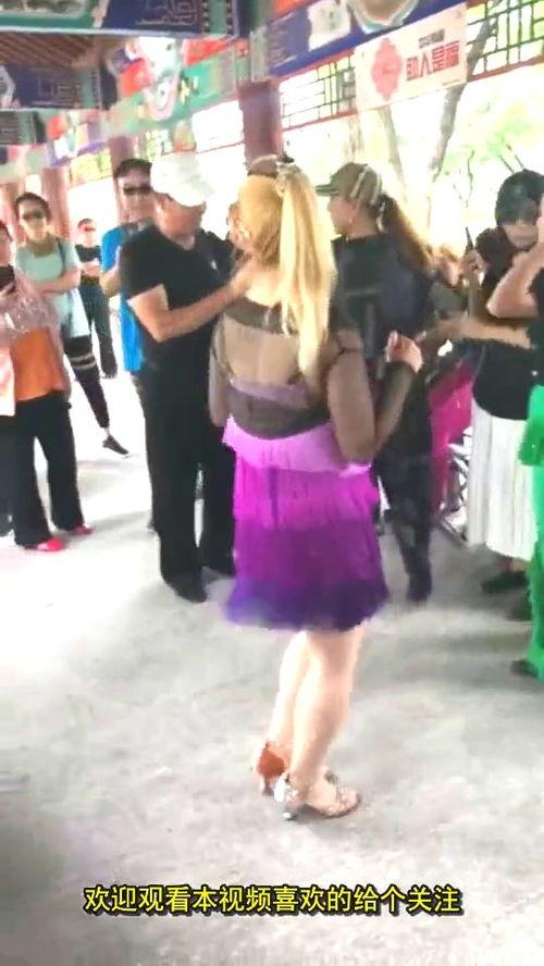 天津网红张大爷女朋友,揭秘网红背后的温馨故事