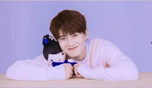 任嘉伦拍戏吃瓜,甜蜜瓜果相伴，甜蜜瞬间曝光